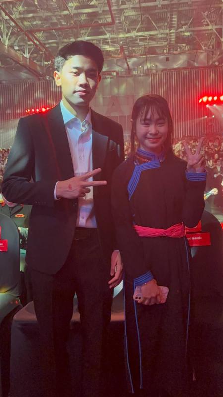 Tiểu mỹ nhân hot rần rần WeChoice Awards bỗng hóa fangirl thẹn thùng bên cạnh Đình Bắc- Ảnh 1.