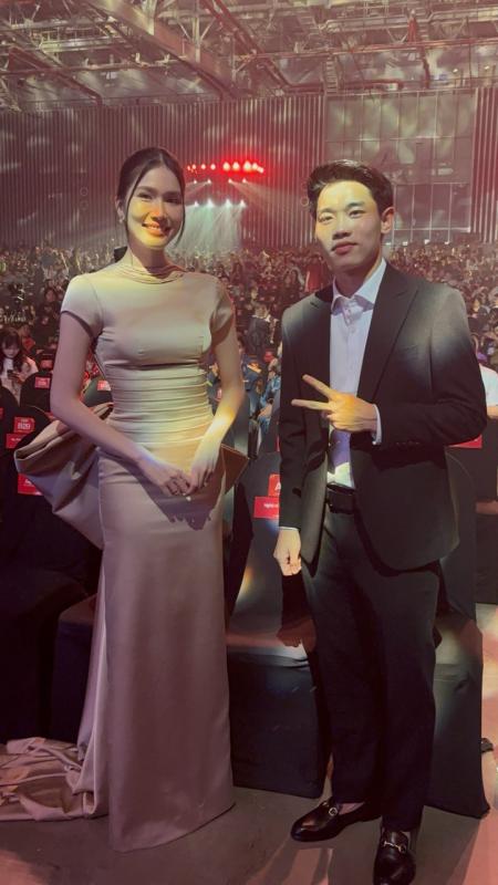 Tiểu mỹ nhân hot rần rần WeChoice Awards bỗng hóa fangirl thẹn thùng bên cạnh Đình Bắc- Ảnh 8.