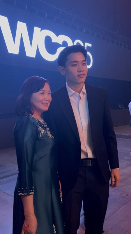 Tiểu mỹ nhân hot rần rần WeChoice Awards bỗng hóa fangirl thẹn thùng bên cạnh Đình Bắc- Ảnh 5.