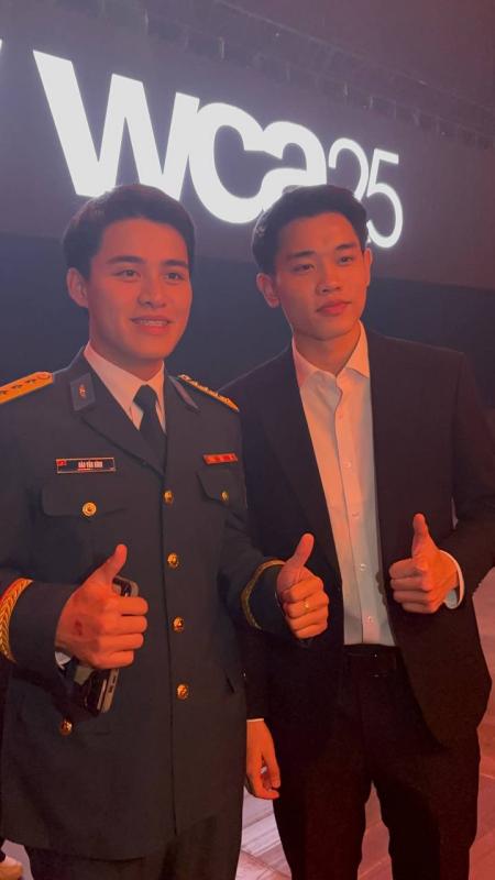 Tiểu mỹ nhân hot rần rần WeChoice Awards bỗng hóa fangirl thẹn thùng bên cạnh Đình Bắc- Ảnh 7.