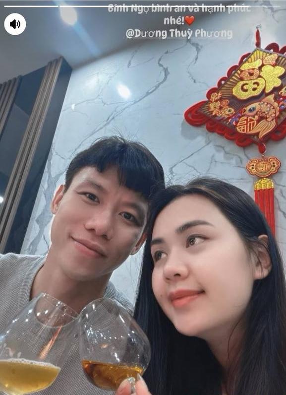 Sao bóng đá Việt đón Tết 2026: Văn Toàn khoe pháo hoa bên biệt thự, Quế Ngọc Hải gửi lời chúc ngọt ngào đến vợ- Ảnh 4.