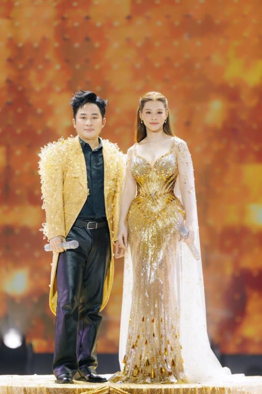 Nữ ca sĩ hiếm hoi không bị Tùng Dương “nuốt chửng”: Hát nhạc Tết như rót mật vào tai, nhan sắc đẹp cỡ Hoa hậu- Ảnh 4.