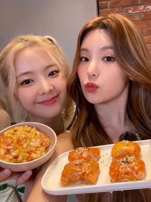 Một nữ idol bị chỉ trích vì ăn vặt, phải xin lỗi ngay trên livestream- Ảnh 4.