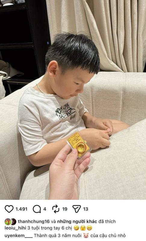 Vợ Thành Chung sắm 6 chỉ vàng cho con trai ngày vía Thần Tài, mới 3 tuổi bé Leo đã có của để dành- Ảnh 1.