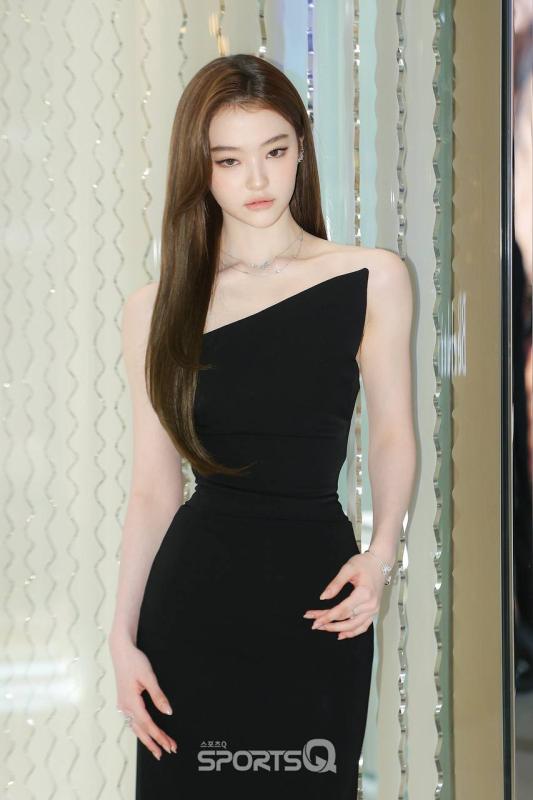 Thiên thần lai 18 tuổi vòng eo bé như nắm tay, vừa đi vừa vấp mà vẫn không chê nổi điểm nào- Ảnh 3.