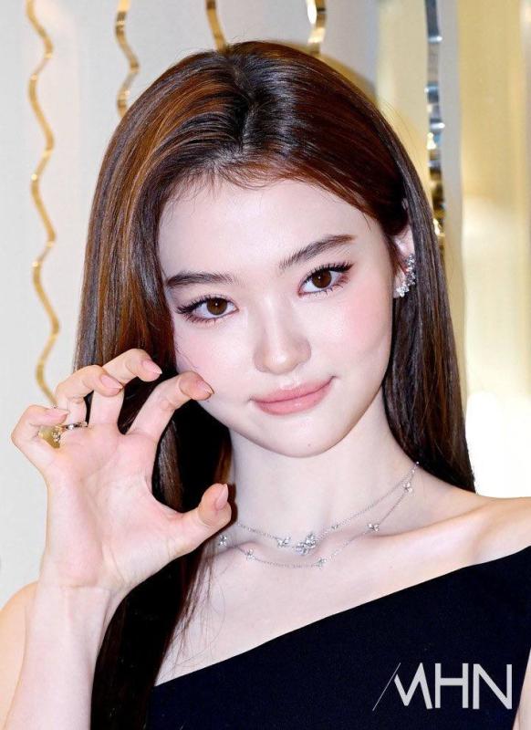Thiên thần lai 18 tuổi vòng eo bé như nắm tay, vừa đi vừa vấp mà vẫn không chê nổi điểm nào- Ảnh 7.