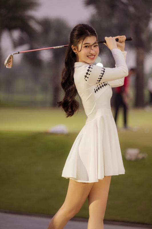 Viral ảnh Á hậu Phương Nhi xinh đẹp và khí chất chuẩn 