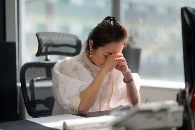 Phía sau sự mệt mỏi của phụ nữ trung niên dịp Tết là một câu chuyện "thầm kín từ bên trong" nhưng ít ai nói tới- Ảnh 2.