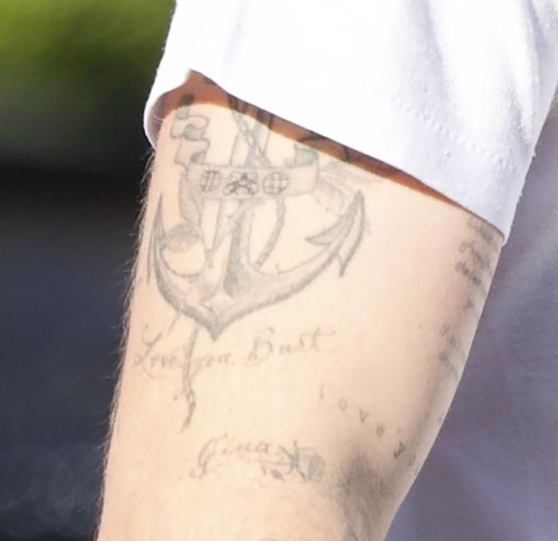 Brooklyn ấu trĩ hết sức: Đã xoá hình xăm tri ân bố - David Beckham, còn cố tình khoe ra như trêu ngươi- Ảnh 2.