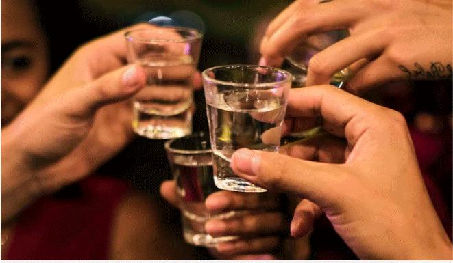 Uống sữa trước khi nhậu để “giải rượu”: Mẹo lan truyền dịp Tết có thực sự hiệu quả?- Ảnh 1.