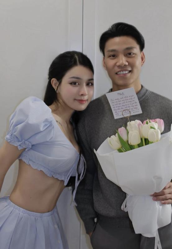 Văn Thanh cực tình bên bạn gái 
