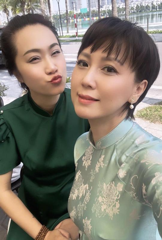 Mẹ vợ hot nhất làng bóng đá du xuân cùng nhà Văn Hậu, visual trẻ đẹp đỉnh chóp, Doãn Hải My cũng phải dè chừng- Ảnh 8.