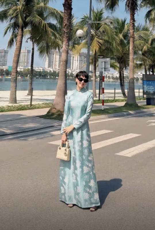 Mẹ vợ hot nhất làng bóng đá du xuân cùng nhà Văn Hậu, visual trẻ đẹp đỉnh chóp, Doãn Hải My cũng phải dè chừng- Ảnh 3.