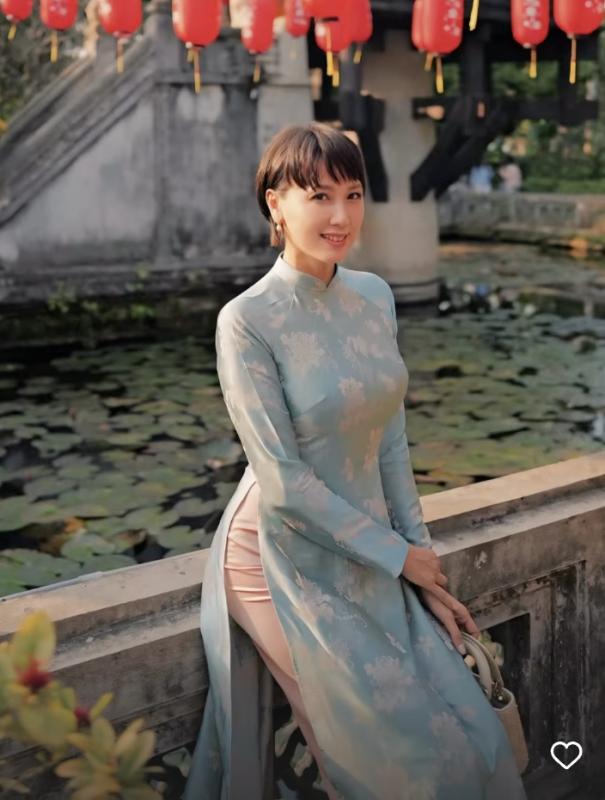 Mẹ vợ hot nhất làng bóng đá du xuân cùng nhà Văn Hậu, visual trẻ đẹp đỉnh chóp, Doãn Hải My cũng phải dè chừng- Ảnh 2.