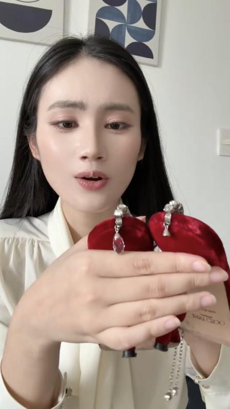 Hoa hậu Ý Nhi bóc phốt hãng giày được mệnh danh là "ông hoàng cao gót"- Ảnh 7.