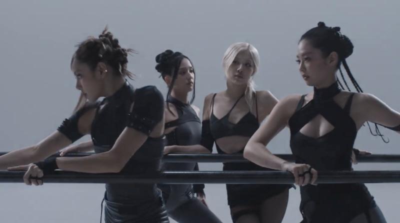 Rosé khoe ngực bạo nhất trong MV mới, vòng 1 khiêm tốn thì có sao!- Ảnh 5.