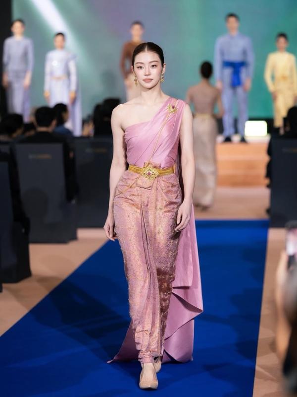 Tiểu thư Thái Lan đẹp tựa nữ thần đang gây bão mạng: Visual đúng chất như hoa như ngọc- Ảnh 3.
