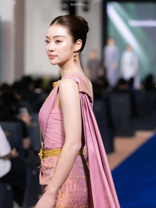 Tiểu thư Thái Lan đẹp tựa nữ thần đang gây bão mạng: Visual đúng chất như hoa như ngọc- Ảnh 6.