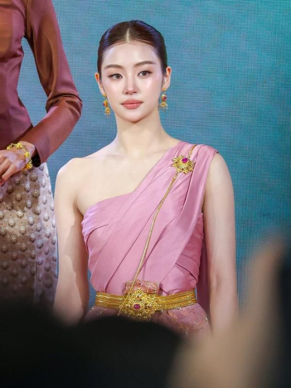 Tiểu thư Thái Lan đẹp tựa nữ thần đang gây bão mạng: Visual đúng chất như hoa như ngọc- Ảnh 5.