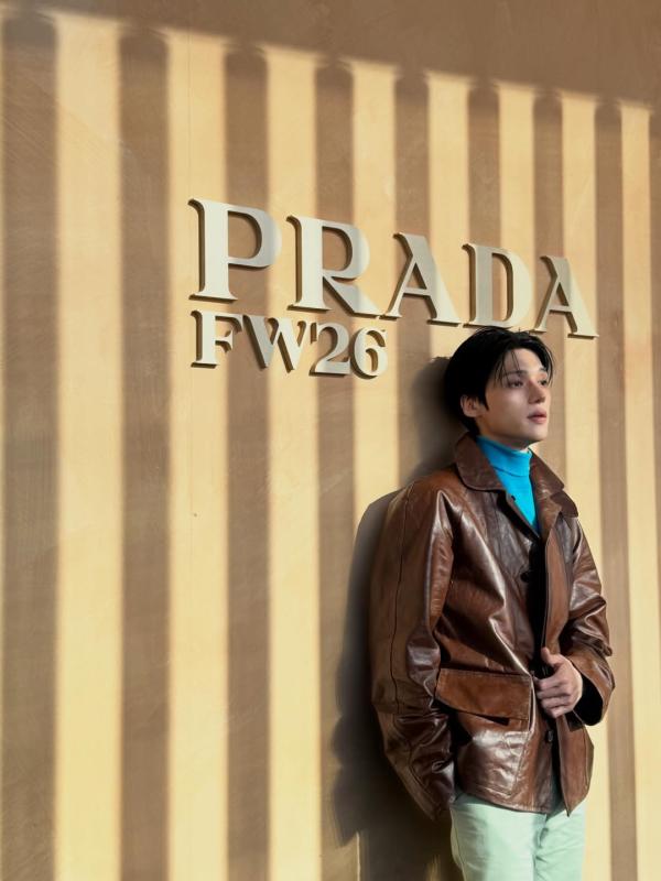 Show Prada năm nay: Tỷ phú Mark Zuckerberg ngồi front row gây tranh cãi, 2 nữ thần Hàn Quốc đọ sắc trong 1 khung hình- Ảnh 8.