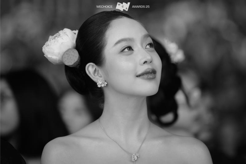 Có mỹ nhân ở WeChoice Awards đẹp đến mức chấp mọi khung hình, visual càng zoom cận càng vô lý- Ảnh 4.