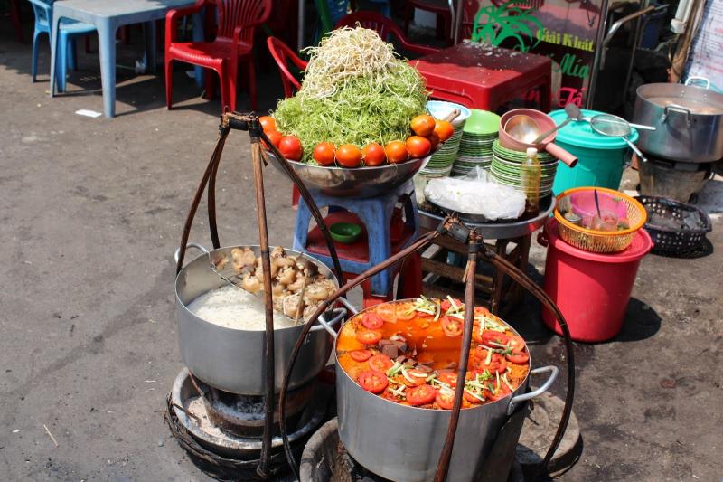 Bộ Y tế: Không dùng găng tay khi tiếp xúc trực tiếp thực phẩm chín, chủ quán có thể bị phạt đến 1 triệu đồng- Ảnh 1.