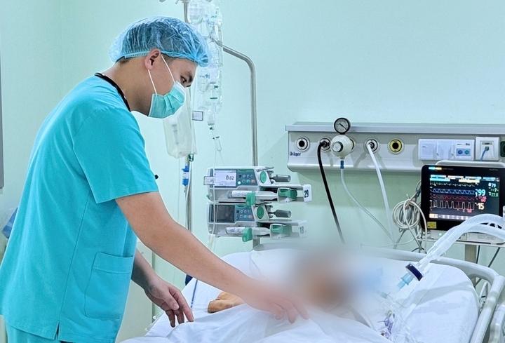 'Hỏng' phổi sau vài ngày hút thuốc lá điện tử- Ảnh 1.