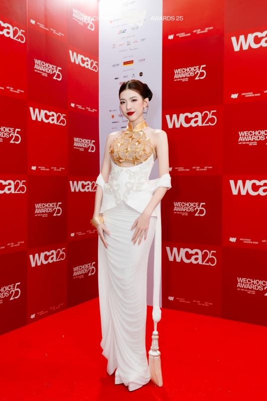 Tìm ra chủ nhân của outfit số 1 WeChoice 2025: Dàn sao nghĩ gì về đề bài mở, dresscode không màu sắc đầy 
