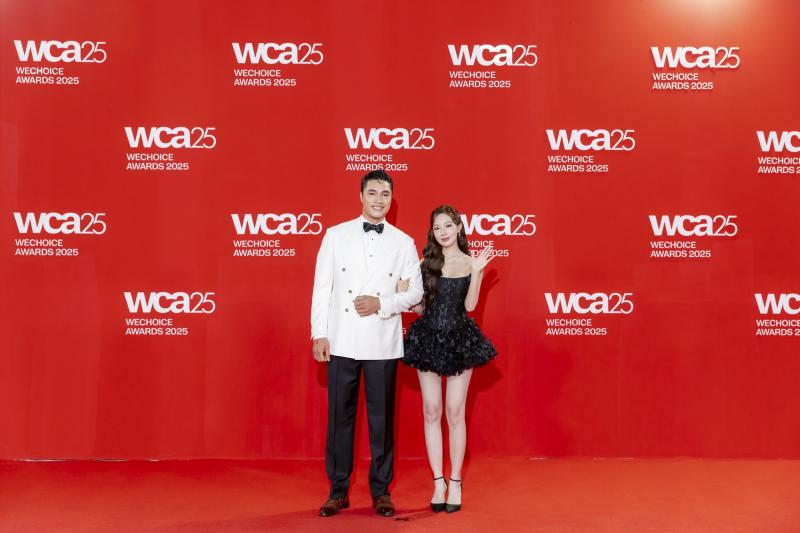 Loạt couple ở thảm đỏ WeChoice Awards: Diệu Nhi - Anh Tú dính như keo, 1 cặp đôi nghi sắp cưới tình tứ- Ảnh 4.