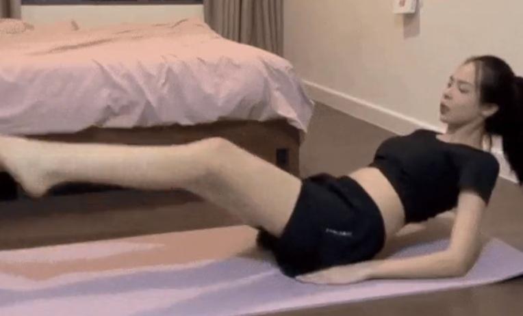 Học nàng Hậu tuổi Nhâm Ngọ có đôi chân dài 1,1m tập 4 động tác để bảo toàn vòng eo 63cm, vóc dáng thanh mảnh- Ảnh 6.