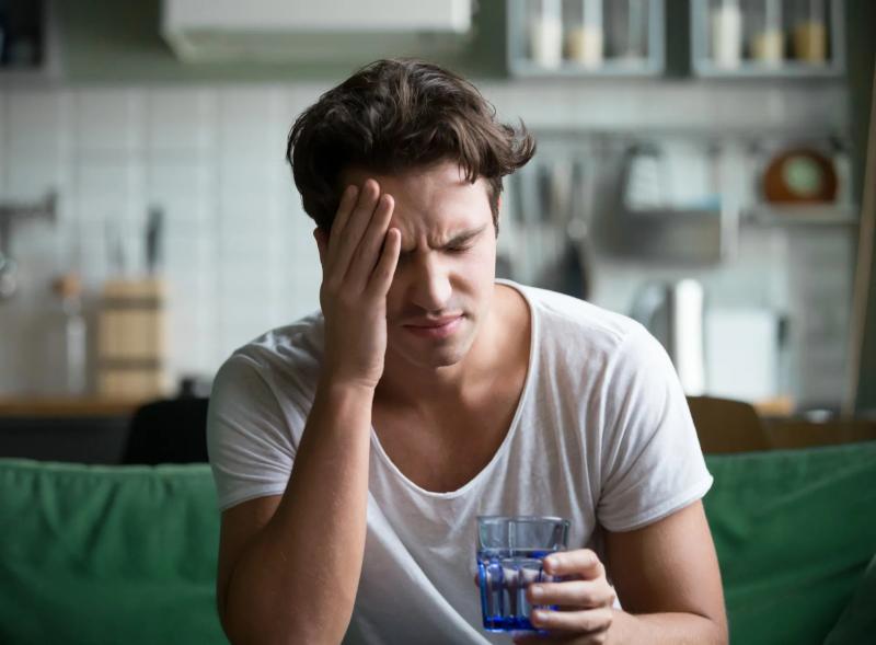 5 dấu hiệu nguy hiểm xuất hiện sau khi uống rượu: Có 1 cũng cần đi khám ngay- Ảnh 1.