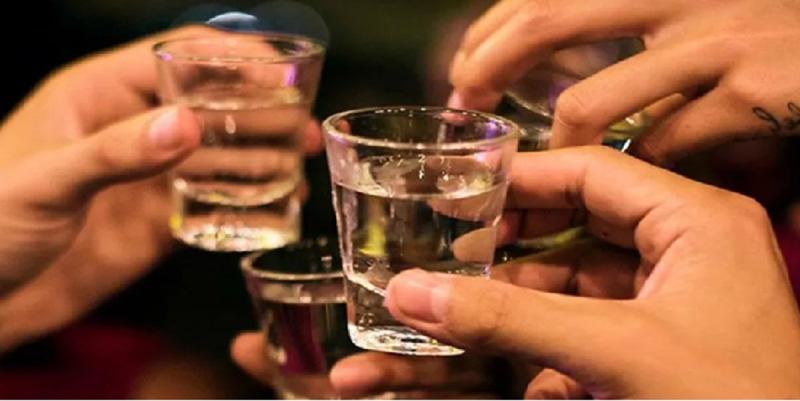 Sau chầu rượu ngày Tết, xuất hiện những dấu hiệu này: Đừng chần chừ, hãy đi viện ngay- Ảnh 1.