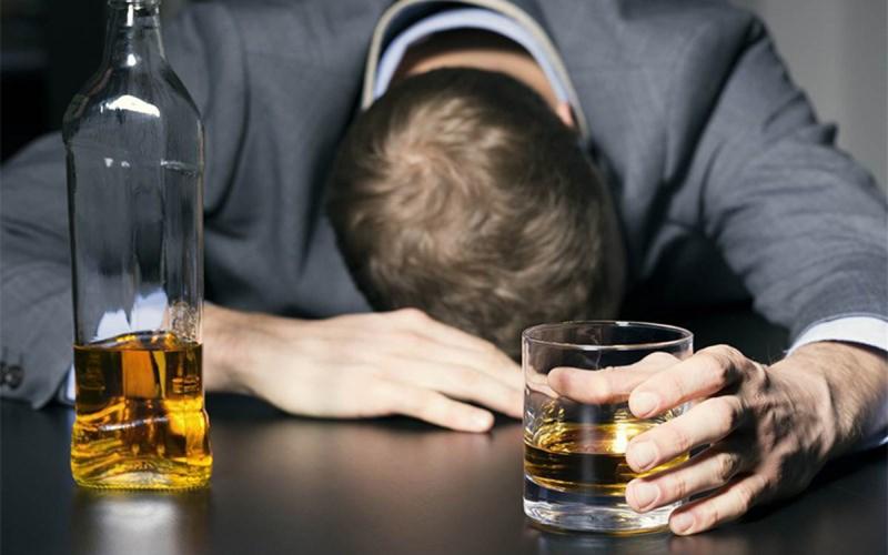 Sau chầu rượu ngày Tết, xuất hiện những dấu hiệu này: Đừng chần chừ, hãy đi viện ngay- Ảnh 2.