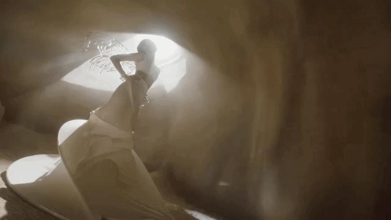 Rosé khoe ngực bạo nhất trong MV mới, vòng 1 khiêm tốn thì có sao!- Ảnh 2.