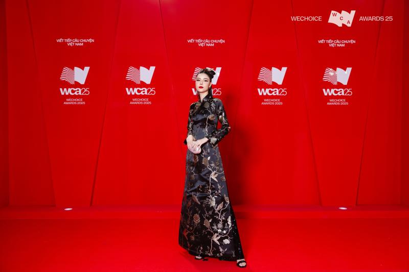 Kỳ Hân - vợ Mạc Hồng Quân khoe visual phát sáng trên thảm đỏ WeChoice Awards, mẹ 2 con vóc dáng vẫn nuột nà- Ảnh 5. Kỳ Hân - vợ Mạc Hồng Quân khoe visual phát sáng trên thảm đỏ WeChoice Awards, mẹ 2 con vóc dáng vẫn nuột nà- Ảnh 5.