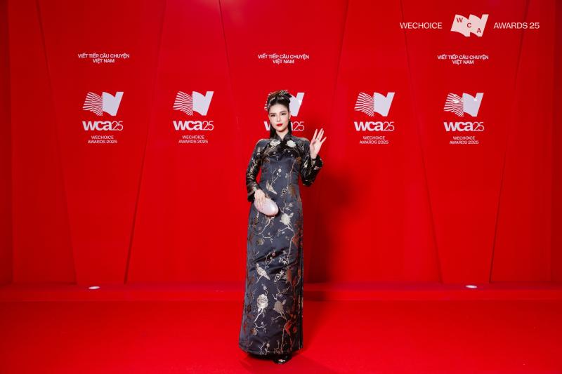 Kỳ Hân - vợ Mạc Hồng Quân khoe visual phát sáng trên thảm đỏ WeChoice Awards, mẹ 2 con vóc dáng vẫn nuột nà- Ảnh 6. Kỳ Hân - vợ Mạc Hồng Quân khoe visual phát sáng trên thảm đỏ WeChoice Awards, mẹ 2 con vóc dáng vẫn nuột nà- Ảnh 6.