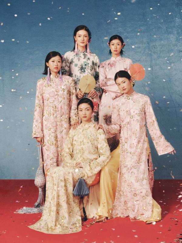 Đây đích thị là chiếc áo dài được sao Việt "sủng" nhất: Hoàng Thuỳ Linh mỗi mùng 1 màu, nhiều mỹ nữ đụng hàng- Ảnh 1.