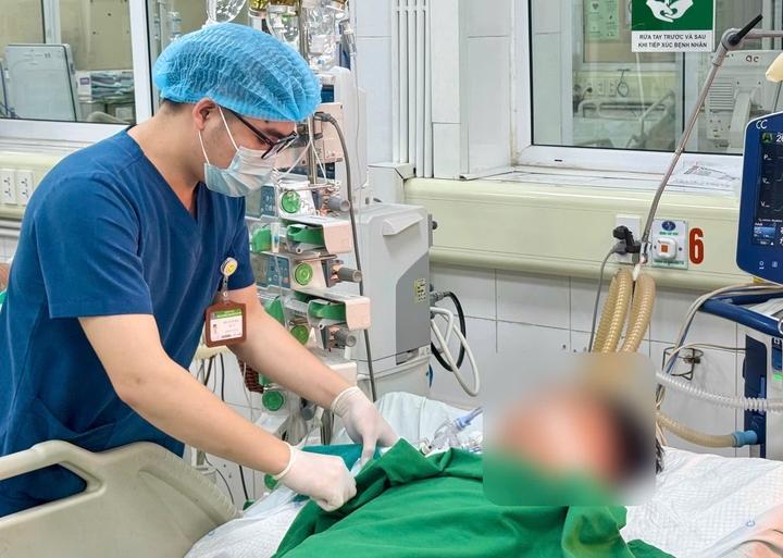 20 năm 'mở mắt ra là uống rượu', người đàn ông nôn 1 lít máu, suýt mất mạng- Ảnh 1.