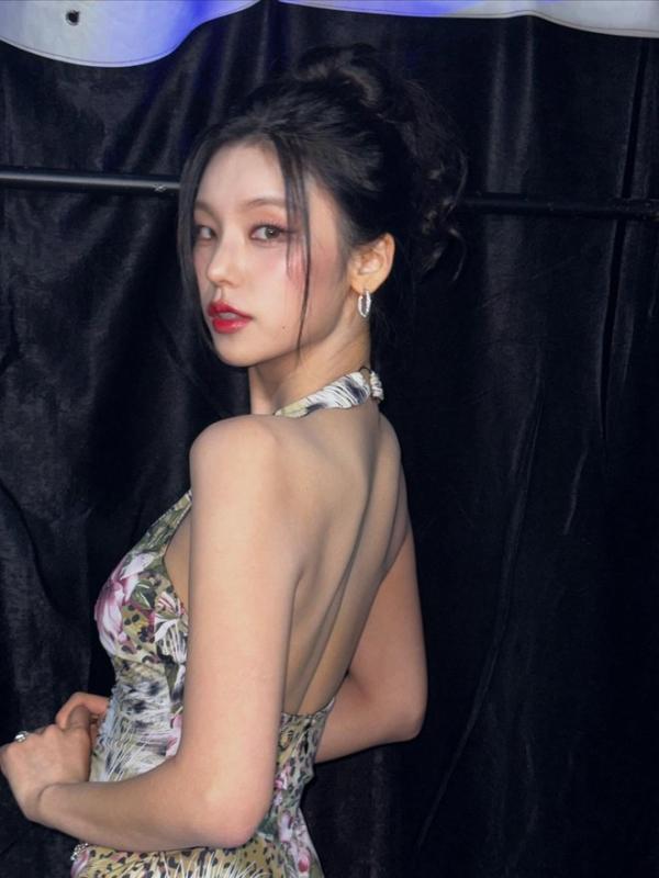 Một nữ idol bị chỉ trích vì ăn vặt, phải xin lỗi ngay trên livestream- Ảnh 8.