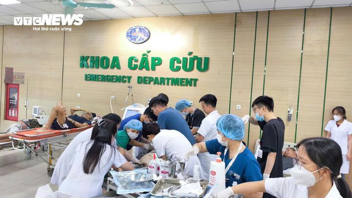 Bữa cơm tất niên nguội lạnh và những bác sĩ không nhớ nổi mùng mấy Tết- Ảnh 1.