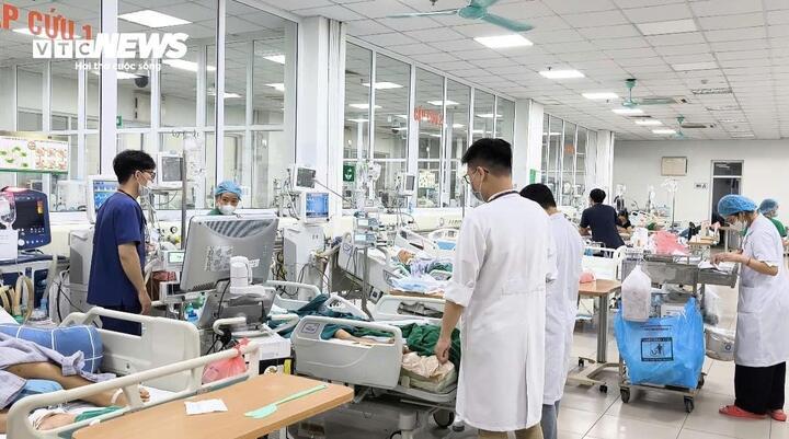 Bữa cơm tất niên nguội lạnh và những bác sĩ không nhớ nổi mùng mấy Tết- Ảnh 3.
