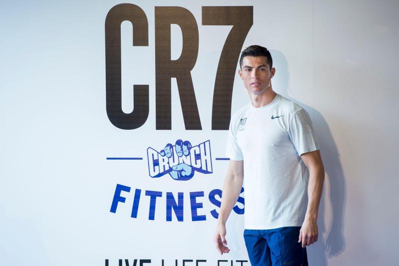 Ronaldo làm gì mà trở thành tỷ phú bóng đá đầu tiên?- Ảnh 2.