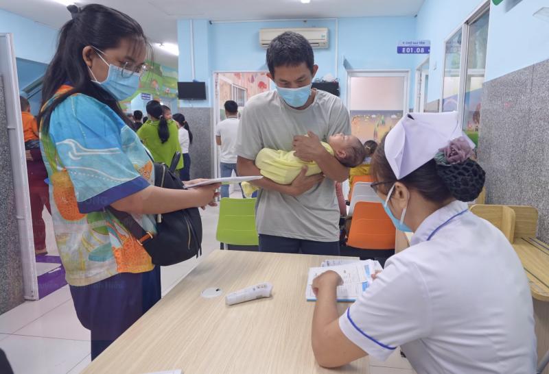 Bệnh viện Nhi đồng 1 triển khai uống vắc-xin Rotavin miễn phí từ năm 2026- Ảnh 1.