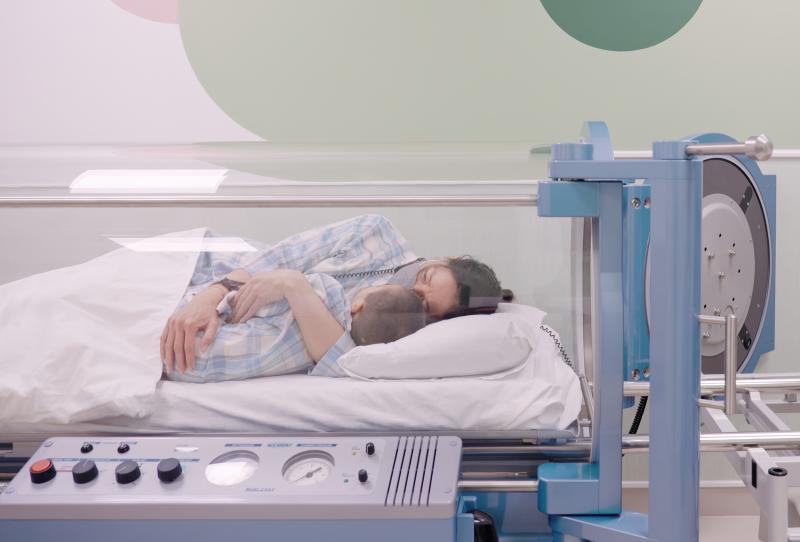 Em bé sống thực vật "hồi sinh" sau 30 ngày nhờ "kỳ tích" y học- Ảnh 2.