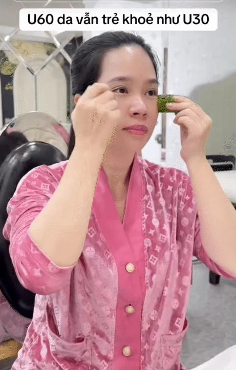 Mẹ và con gái lăn 2 loại quả đông đá lên mặt, giúp trắng da và se khít lỗ chân lông- Ảnh 7.