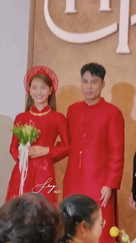 Khoảnh khắc cô dâu Huyền Trang Mù Tạt mím môi kìm nén nước mắt trong ngày cưới Đức Huy: Nay em đã có chồng!- Ảnh 2.