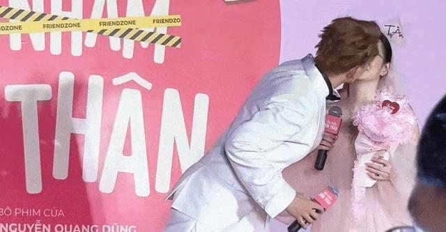 Quá khứ của mỹ nam Việt đẹp vô thực đóng phim gắn mác 18+ đang hot rần rần- Ảnh 14.