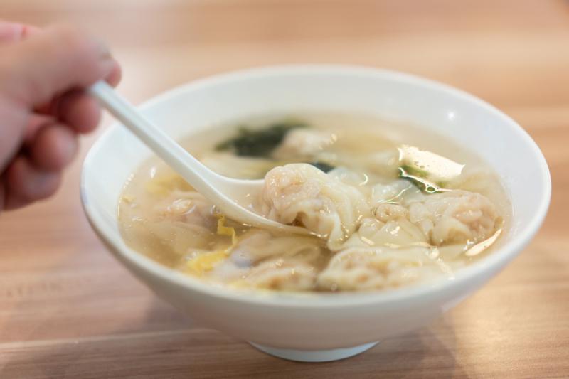 Bác sĩ Nhi khoa cảnh báo: Khẩn trương loại bỏ ngay 3 loại "bữa sáng độc hại" đang âm thầm "đánh cắp" chiều cao của trẻ - Ảnh 4.