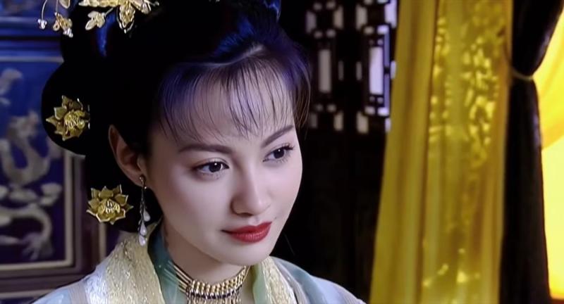 Chẳng có tí huyết thống gì mà cặp đôi này giống nhau kinh khủng: Khí chất phản diện y đúc, tưởng đâu là một gia đình- Ảnh 4.