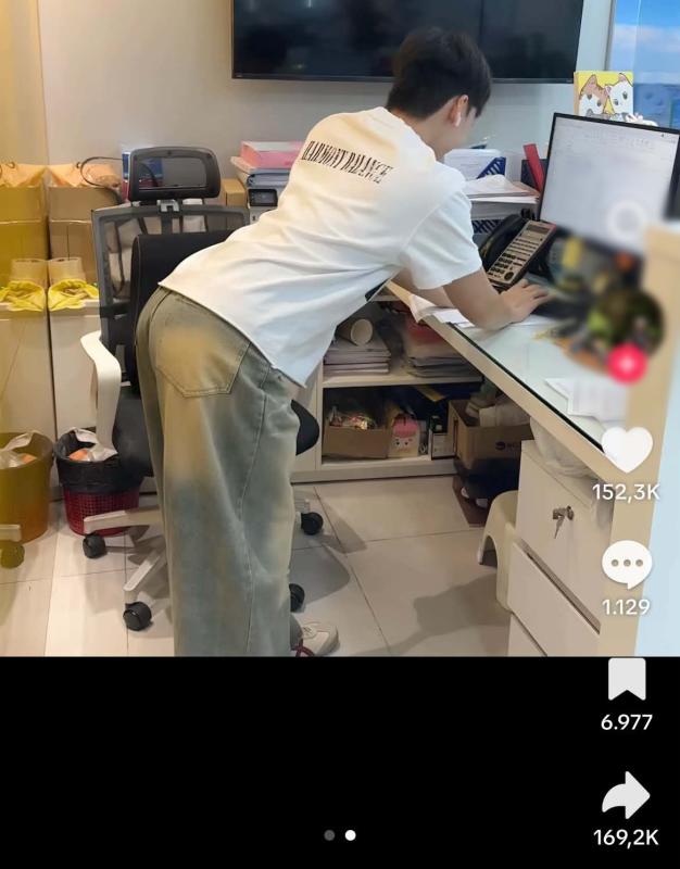 Dáng đứng Bóng Ma Hạnh Phúc là gì mà cả MXH bắt trend, xem tới đâu ngại hết tâm can đến đó- Ảnh 5.